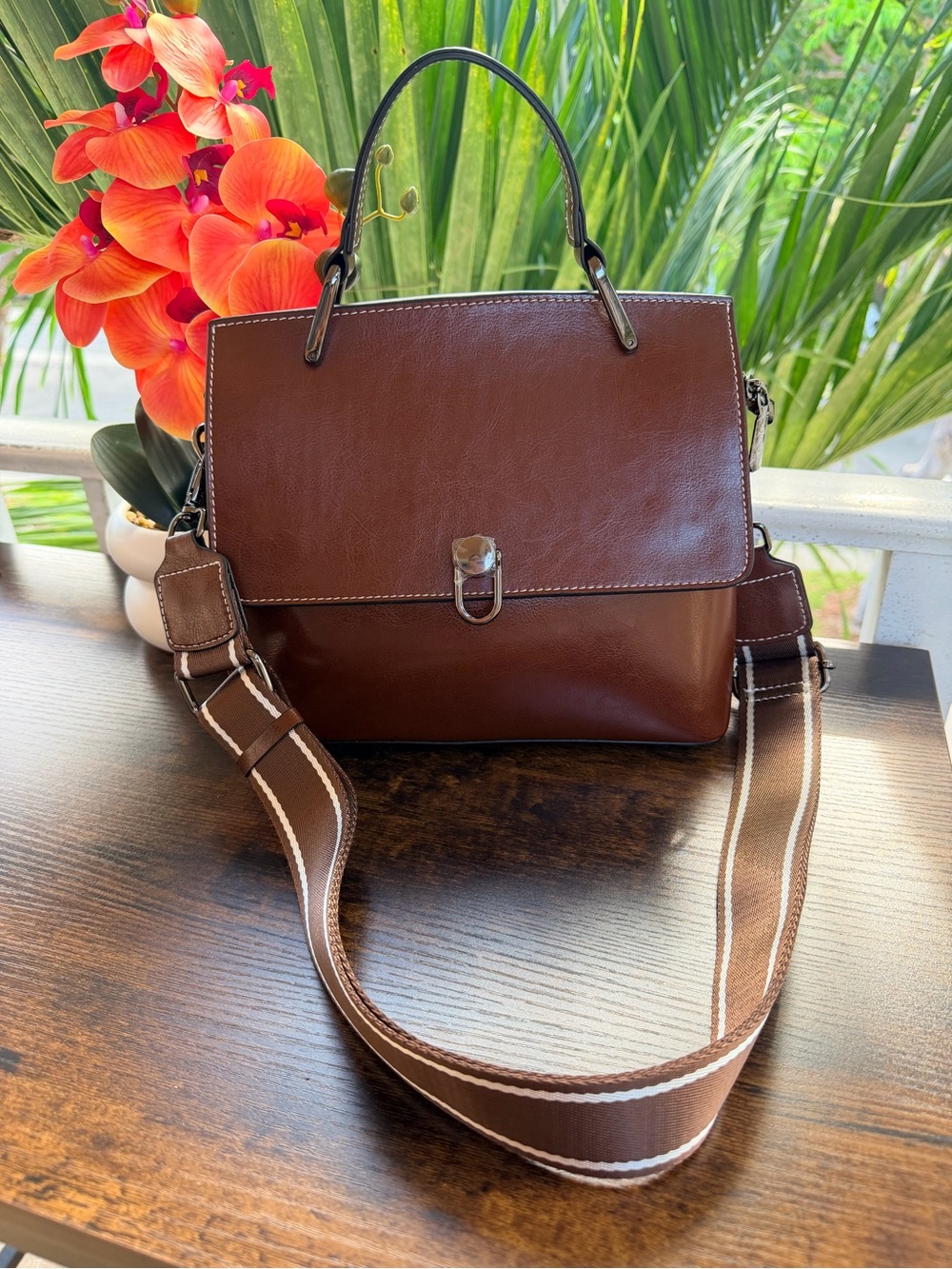 Classic Brown Leather Top-Handle Bag with Adjustable Strap